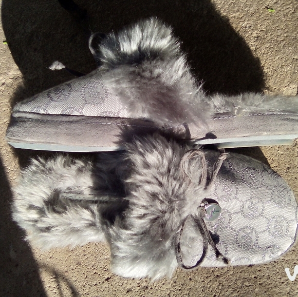 MICHAEL KORS BEDROOM SLIPPERS - Picture 2 of 4